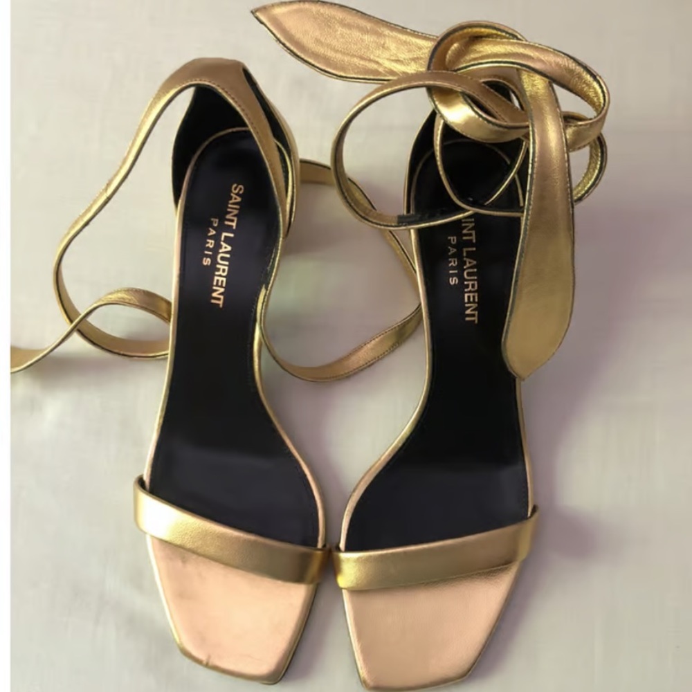 Ysl beautiful heels worn 1 time only. In great condition comes with box & box 😍
